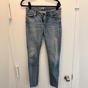 7 For All Mankind Light Blue Skinny jeans. Size 27